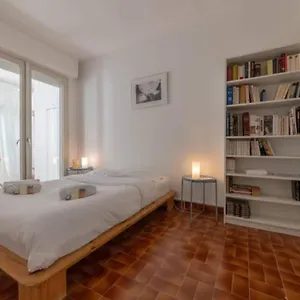 Grand Lumineux Pour 2 A 4 Personnes A Intra-muros Wifi Gratuit , Avignon France